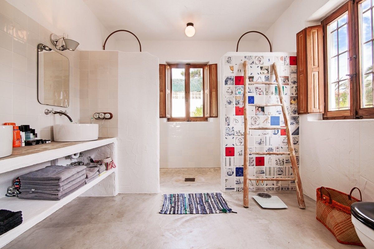 Schitterende Ibiza stijl villa met zeezicht! Schitterende Ibiza stijl villa met zeezicht!