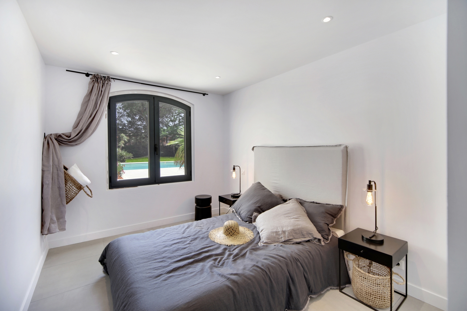 Elegant High End Apartments For Sale In Private Park Close