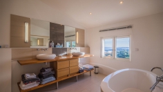 Fantastische moderne villa met spectaculair panoramisch uitzicht over de baai van St.Tropez