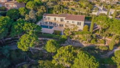 Large contemporary villa with a spectaculair sea view over the Gulf of Saint-Tropez.