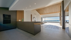 Schitterend high tech design penthouse op unieke locatie pal aan zee en de jachthaven van Altea