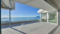 Schitterend high tech design penthouse op unieke locatie pal aan zee en de jachthaven van Altea