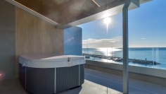Schitterend high tech design penthouse op unieke locatie pal aan zee en de jachthaven van Altea