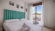 Hele sfeervolle moderne en volledig gerenoveerde Ibiza stijl villa 