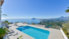 Schitterende Mediterrane Ibiza stijl villa met spectaculair zeezicht in Altea Hills