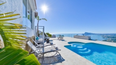 Schitterende Mediterrane Ibiza stijl villa met spectaculair zeezicht in Altea Hills