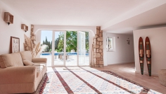 Lovely and fully renovated 'Ibiza style' villa with sea view in sought after location