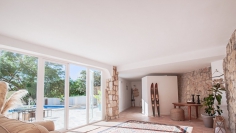 Lovely and fully renovated 'Ibiza style' villa with sea view in sought after location