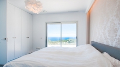Schitterende moderne villa met spectaculair zeezicht aan de rand van natuurgebied