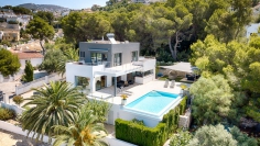 Beautiful contemporary villa with lovely sea views and 100% privacy
