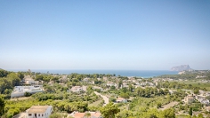 Beautiful contemporary villa with lovely sea views and 100% privacy