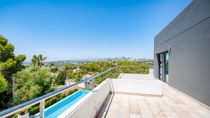 Beautiful contemporary villa with lovely sea views and 100% privacy