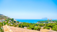 Fantastische en zeer sfeervolle villa met panoramisch zeezicht in het geliefde El Portet