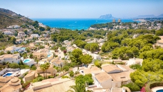 Fantastische en zeer sfeervolle villa met panoramisch zeezicht in het geliefde El Portet