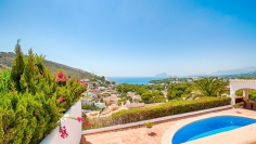 Fantastische en zeer sfeervolle villa met panoramisch zeezicht in het geliefde El Portet