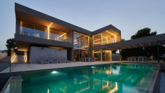 High thech and keyready designer villa in excellent location