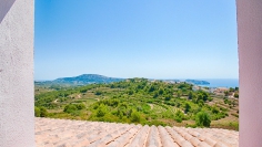 Sfeervolle Ibiza stijl villa met prachtig uitzicht op zee en de wijngaarden