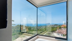 Super mooie Ibiza stijl villa met panoramisch zeezicht en 100% privacy in Moraira