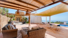 Super mooie Ibiza stijl villa met panoramisch zeezicht en 100% privacy in Moraira