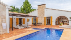 Superb renovated finca with many authentic details and stunning sea and mountain views