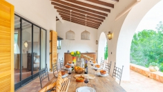 Superb renovated finca with many authentic details and stunning sea and mountain views