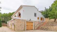 Superb renovated finca with many authentic details and stunning sea and mountain views