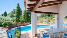 Beautiful Mediterranean villa with lots of potential at walking distance from the beach
