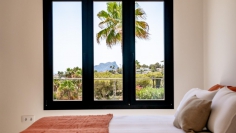 Schitterende volledig gerenoveerde Ibiza stijl villa met panoramisch zeezicht