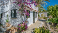 Very charming finca style villa with guesthouse