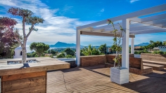 Wonderful villa with amazing sea views and fully independent guest house