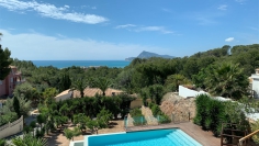 Ideal Family villa with 2 separate guest units and wonderful sea views
