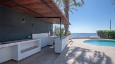 Magnificent contemporary beachfront villa!