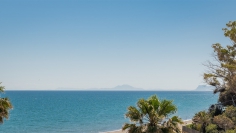 Schitterend luxe penthouse direct aan het strand op loopafstand van het centrum van Estepona