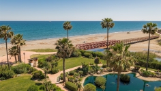 Schitterend luxe penthouse direct aan het strand op loopafstand van het centrum van Estepona