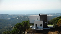 Schitterende designer villa op spectaculaire locatie en met panoramisch zeezicht