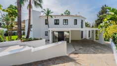 Beautiful new build Mediterranean villa with modern interior in sought after location