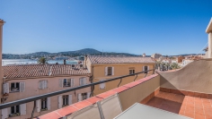 Stunning 1 bed apartment with rooftop terrace in the historic center of Sainte Maxime