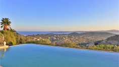 Superb modern villa with stunning sea & golf views