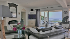 Luxe moderne villa met fantastisch panoramisch zeezicht