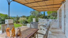 Lovely family house overlooking St Tropez bay and walking distance to the beach and golfcourse