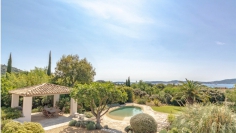 Lovely family house overlooking St Tropez bay and walking distance to the beach and golfcourse