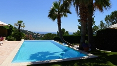 Charming Provencal sea view villa close to Les Issambres center for excellent price!