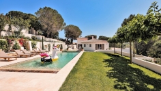 Lovely family estate just a short stroll from the La Nartelle beach