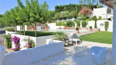 Lovely family estate just a short stroll from the La Nartelle beach