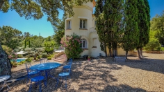 Superb charming villa of the 30s at walking distance to the beach and golfcourse