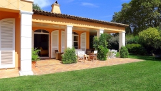 Superb charming villa in private domain with 24h security, private beach and golf