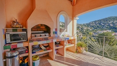 Beautiful modern Provencal villa with lovely views for excellent price