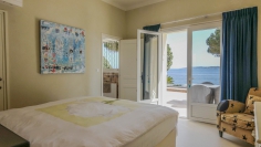 Unieke karaktervolle villa direct aan zee met een uitzonderlijk mooi zeezicht