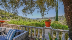 Lovely Provencal villa full of charm offering a beautiful view of the sea