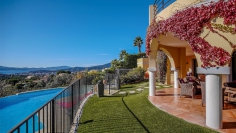 Beautiful villa with stunning double sea views on the Sainte Maxime Golf resort